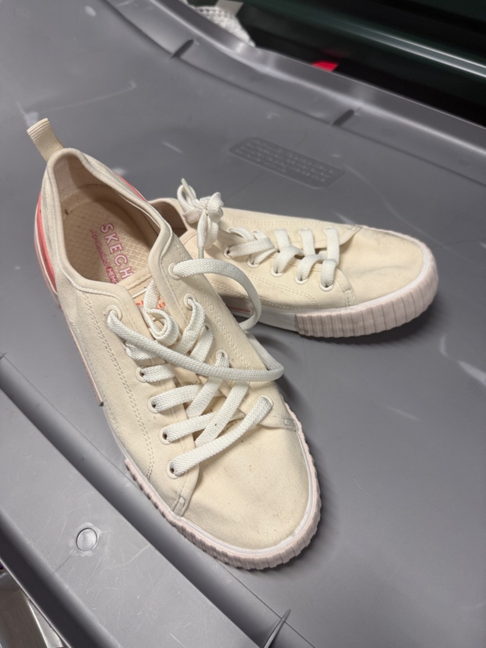 Skechers Cream Canvas Low-Top Sneakers with Pink Heel Detail